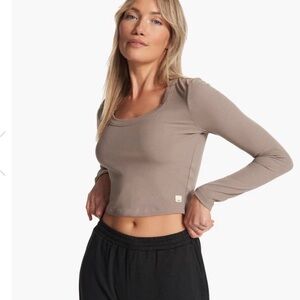 Vuori Women's Long-Sleeve Pose Scoop Neck Crop Top — Taupe